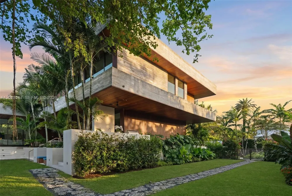 1420 W 23rd St, Miami Beach, FL 33140