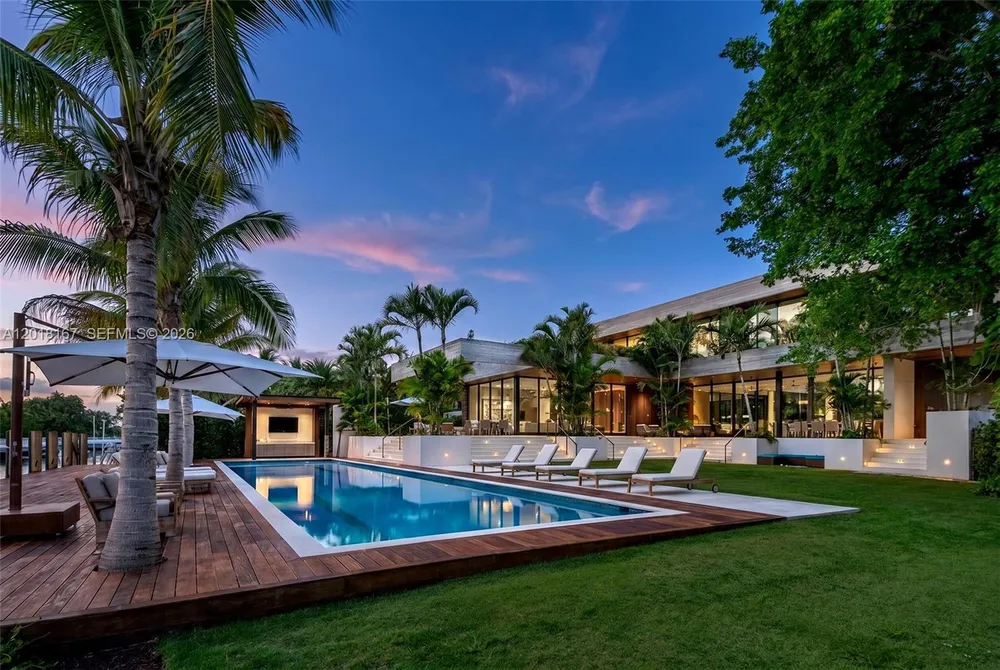 1420 W 23rd St, Miami Beach, FL 33140