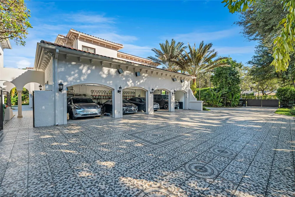 4955 SW 83rd St, Miami, FL 33143