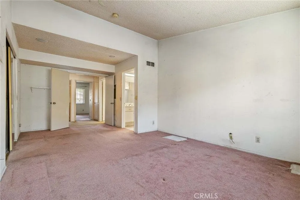 8601 Sunland Blvd, Sun Valley, CA 91352