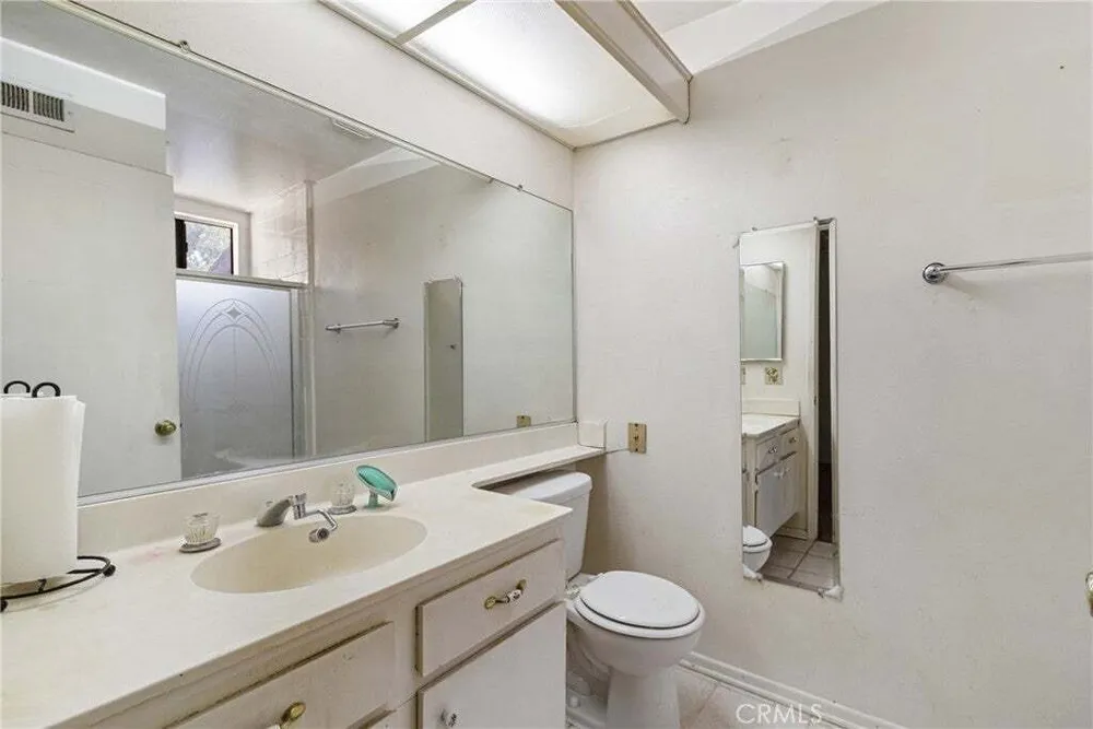8601 Sunland Blvd, Sun Valley, CA 91352