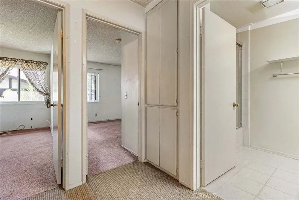 8601 Sunland Blvd, Sun Valley, CA 91352
