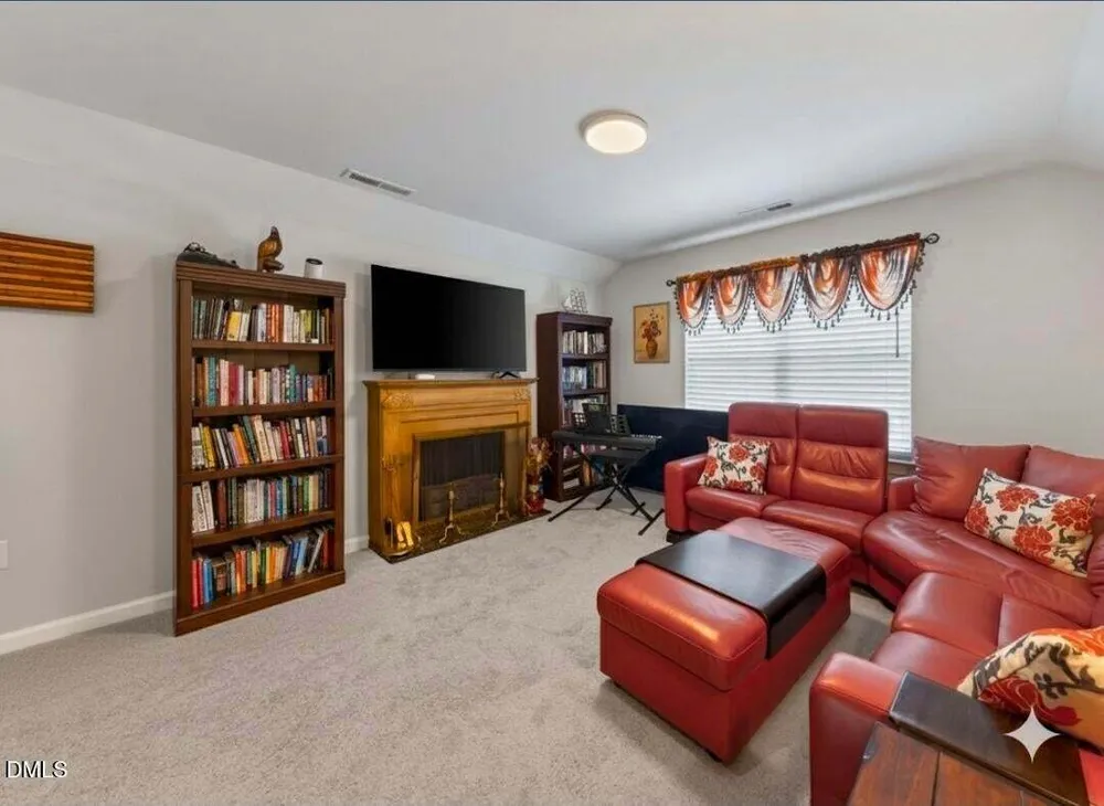 106 Cressida Woods Dr, Holly Springs, NC 27540