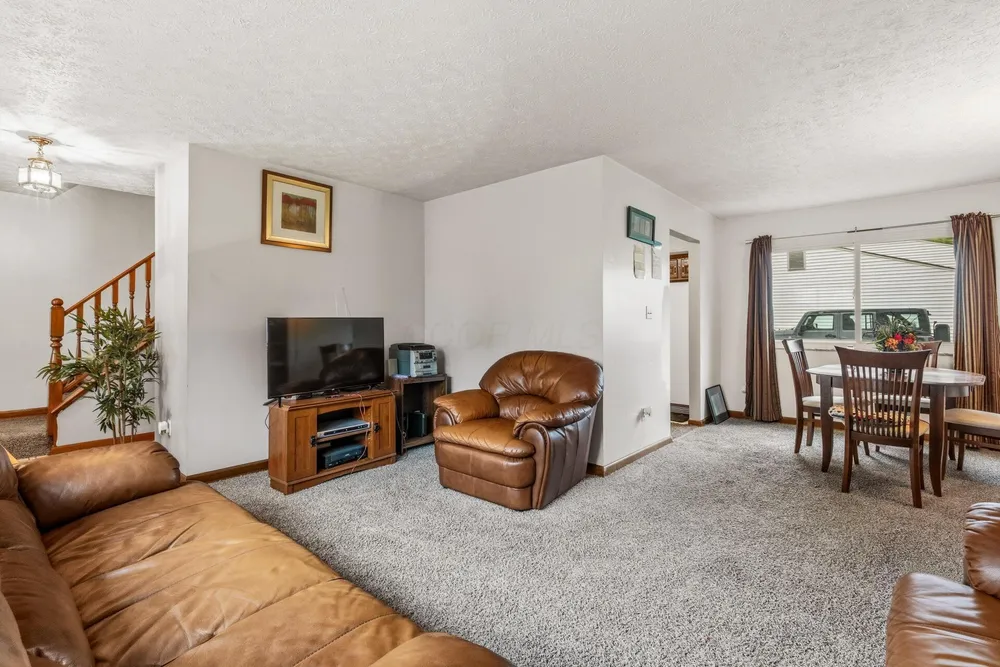 5203 Quincy Dr, Columbus, OH 43232