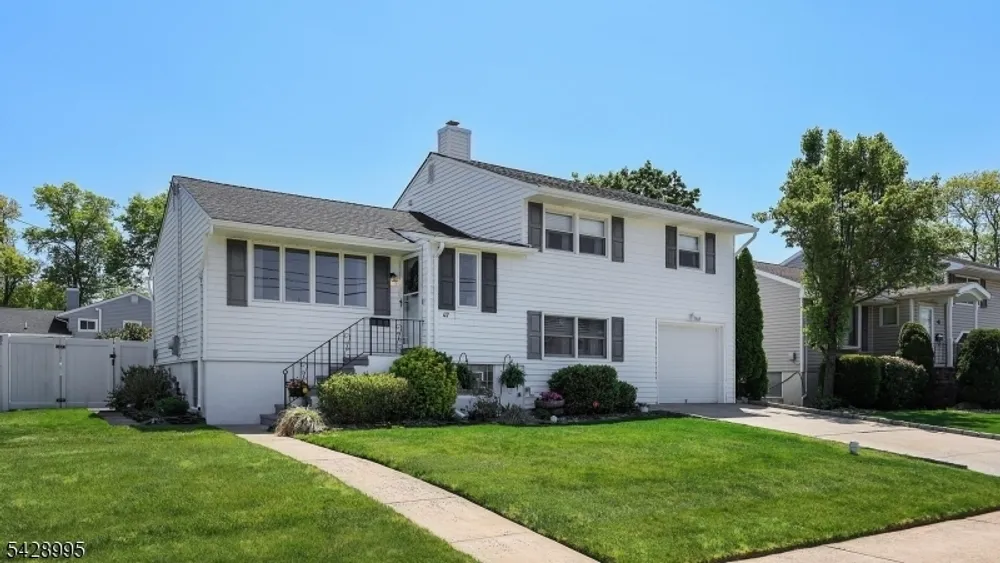 47 Miliken Rd, Woodbridge, NJ 07067