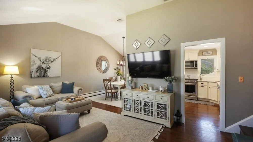 47 Miliken Rd, Woodbridge, NJ 07067