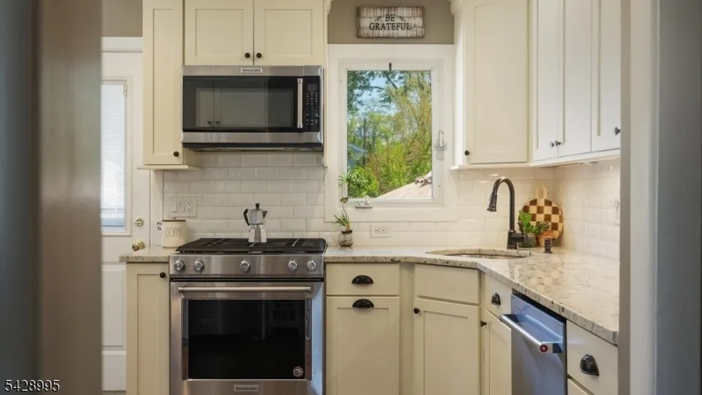 47 Miliken Rd, Woodbridge, NJ 07067