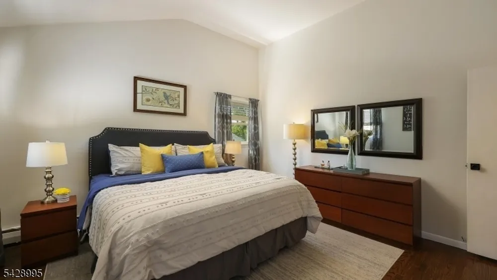 47 Miliken Rd, Woodbridge, NJ 07067