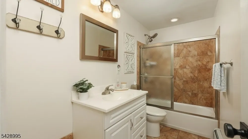 47 Miliken Rd, Woodbridge, NJ 07067