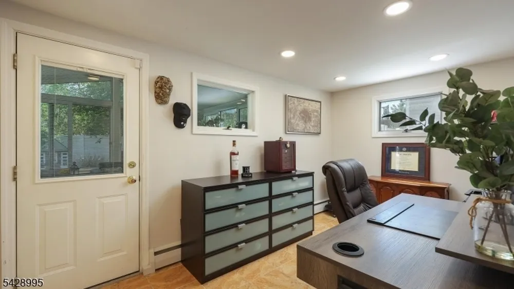 47 Miliken Rd, Woodbridge, NJ 07067