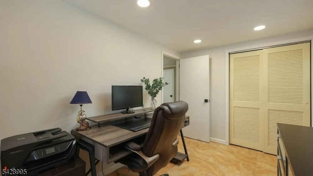 47 Miliken Rd, Woodbridge, NJ 07067