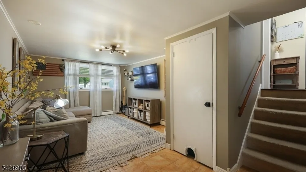 47 Miliken Rd, Woodbridge, NJ 07067