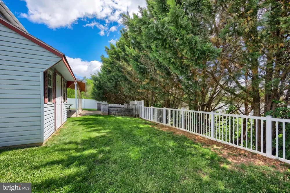 3742 Kimberly Ln, Dover, PA 17315