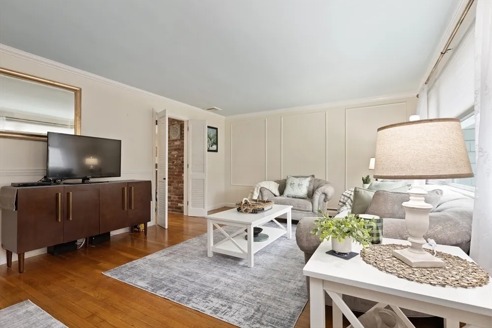 55 Thomas Dr, Chelmsford, MA 01824