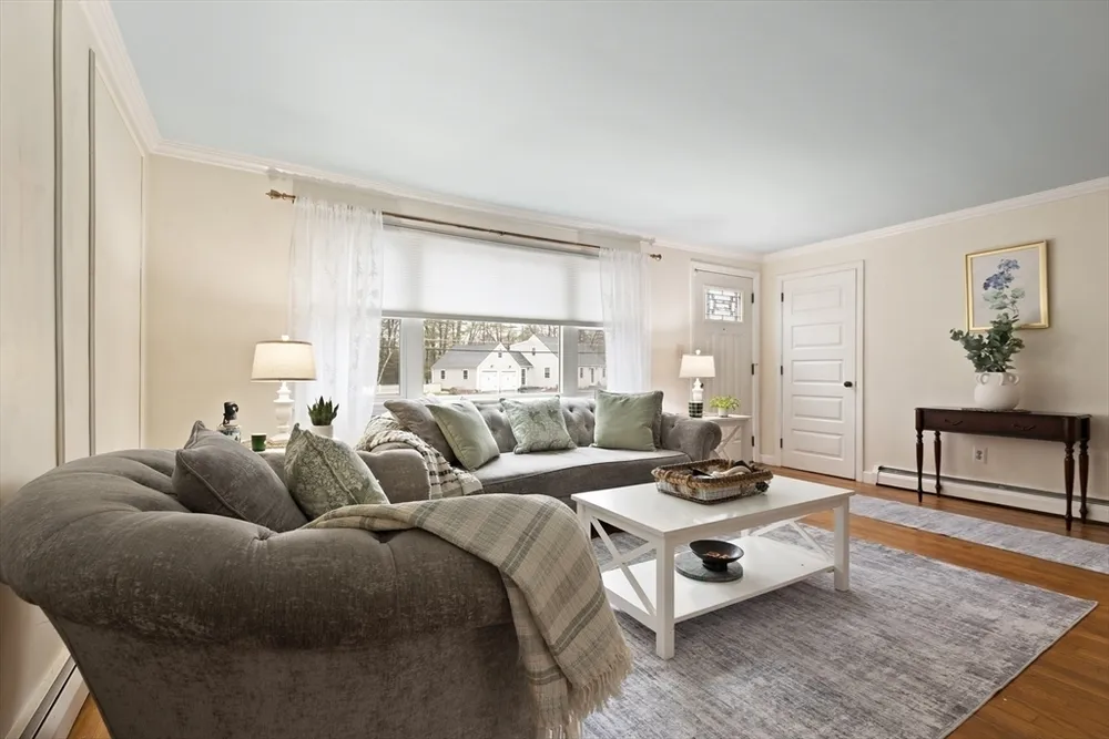 55 Thomas Dr, Chelmsford, MA 01824