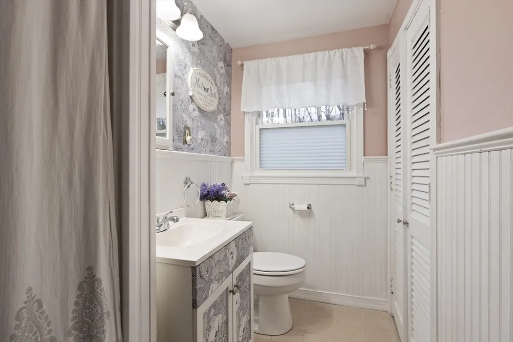 55 Thomas Dr, Chelmsford, MA 01824