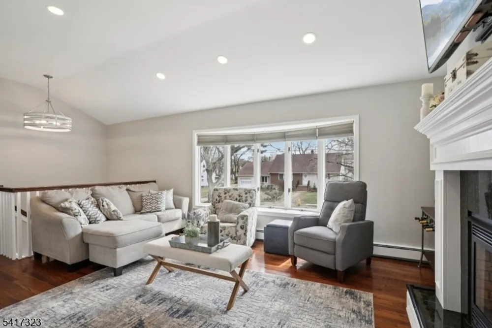 116 Carol Pl, Wayne, NJ 07470