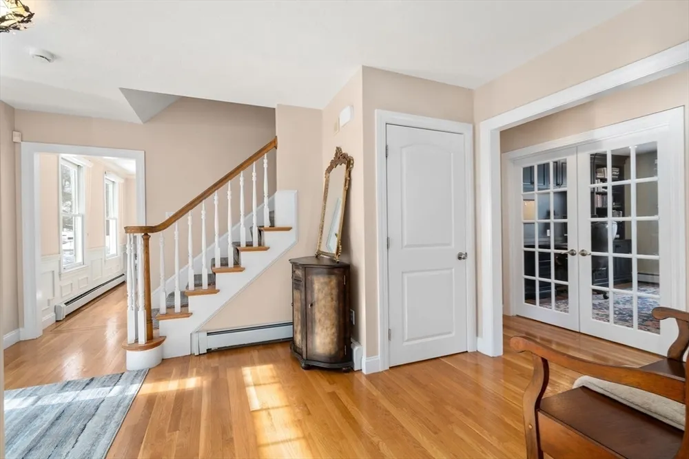 177 Bay Colony Dr, Westwood, MA 02090
