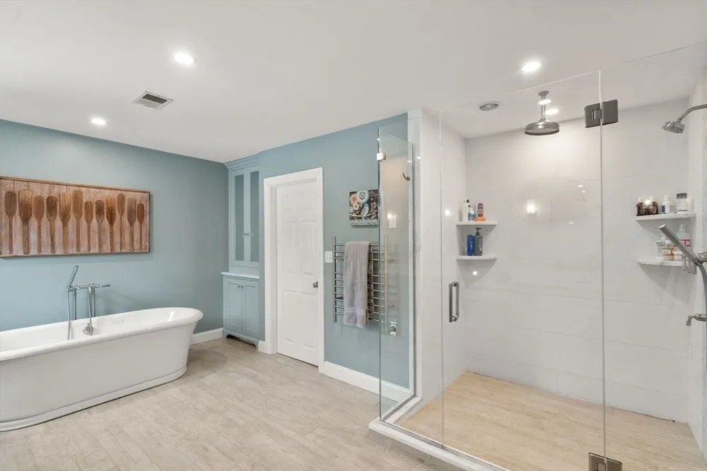177 Bay Colony Dr, Westwood, MA 02090