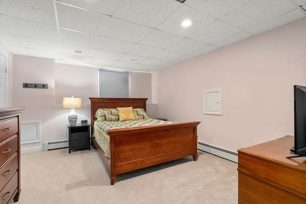 177 Bay Colony Dr, Westwood, MA 02090