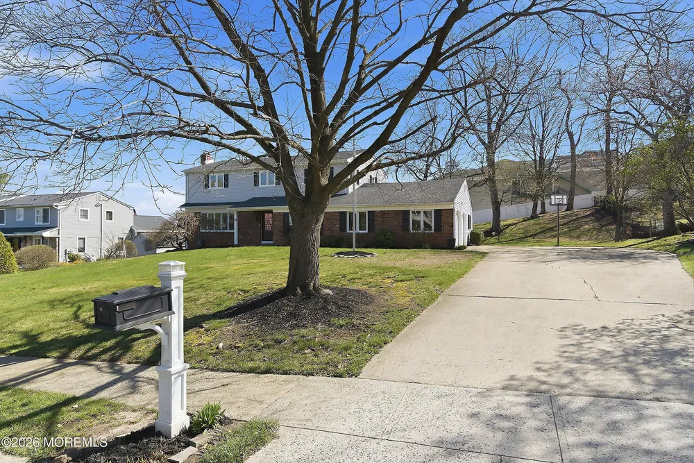 14 Koosman Dr, Leonardo, NJ 07737