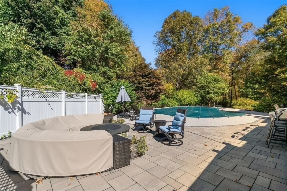 177 Bay Colony Dr, Westwood, MA 02090