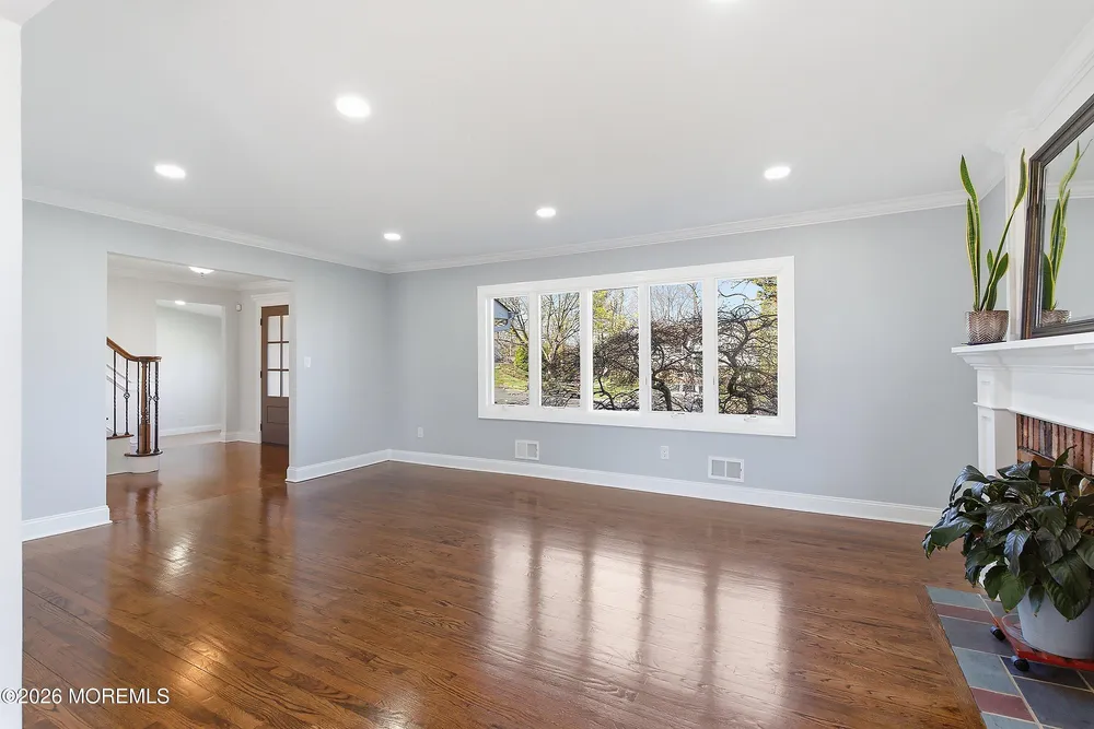 14 Koosman Dr, Leonardo, NJ 07737