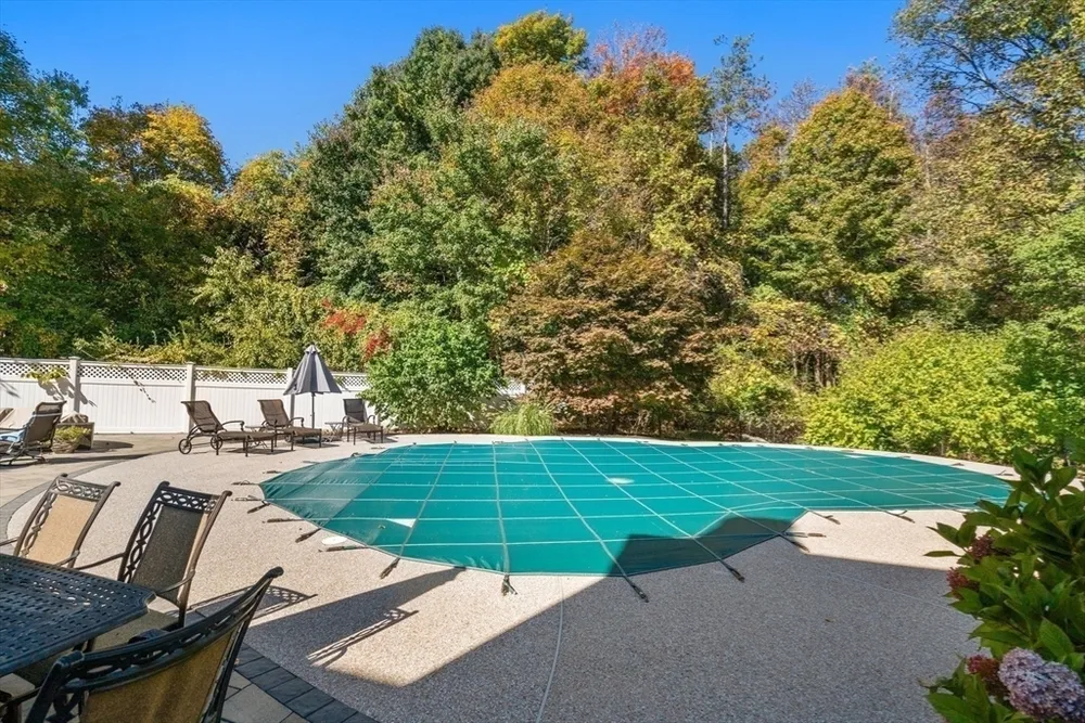 177 Bay Colony Dr, Westwood, MA 02090