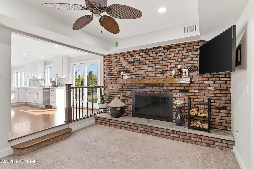 14 Koosman Dr, Leonardo, NJ 07737