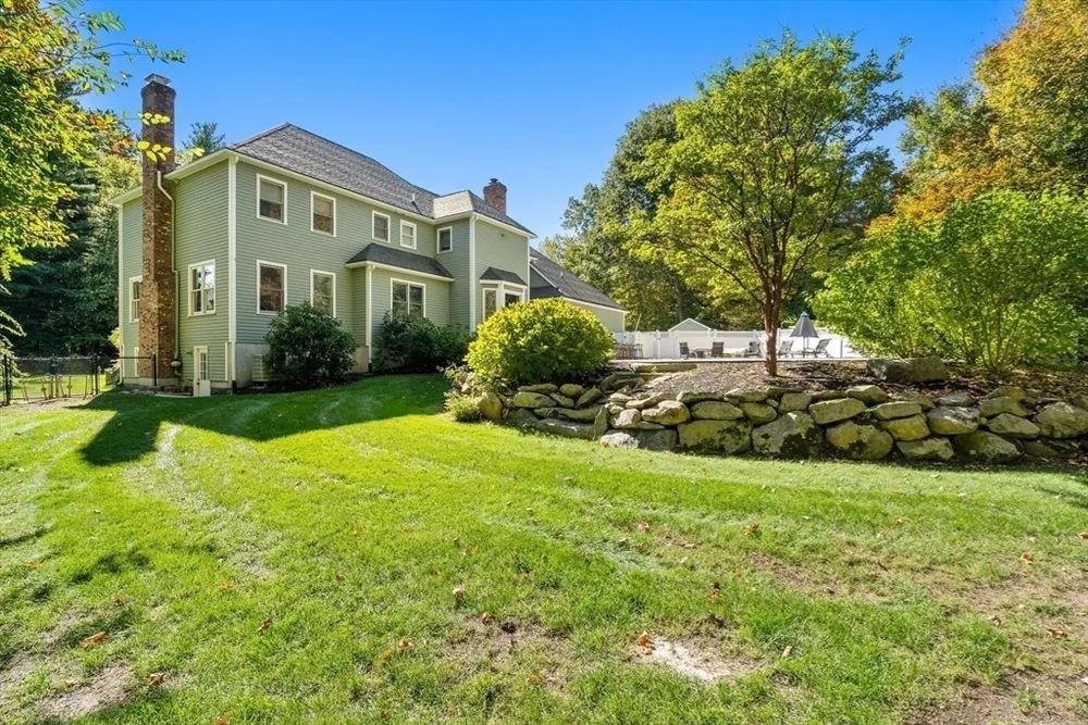177 Bay Colony Dr, Westwood, MA 02090