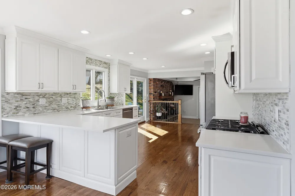 14 Koosman Dr, Leonardo, NJ 07737