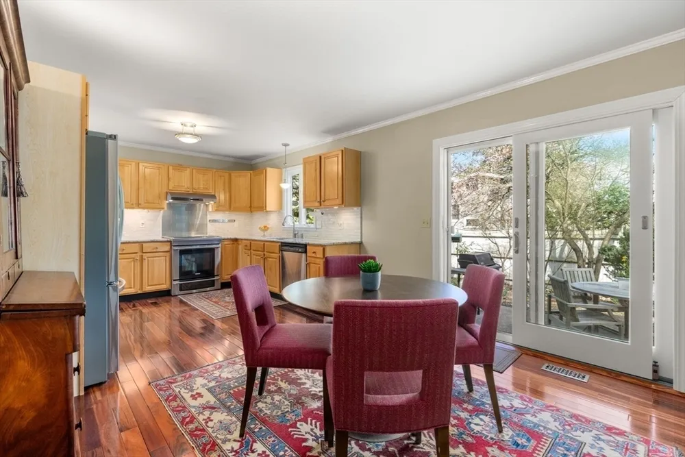 26 Buena Vista Rd, Wellesley, MA 02482