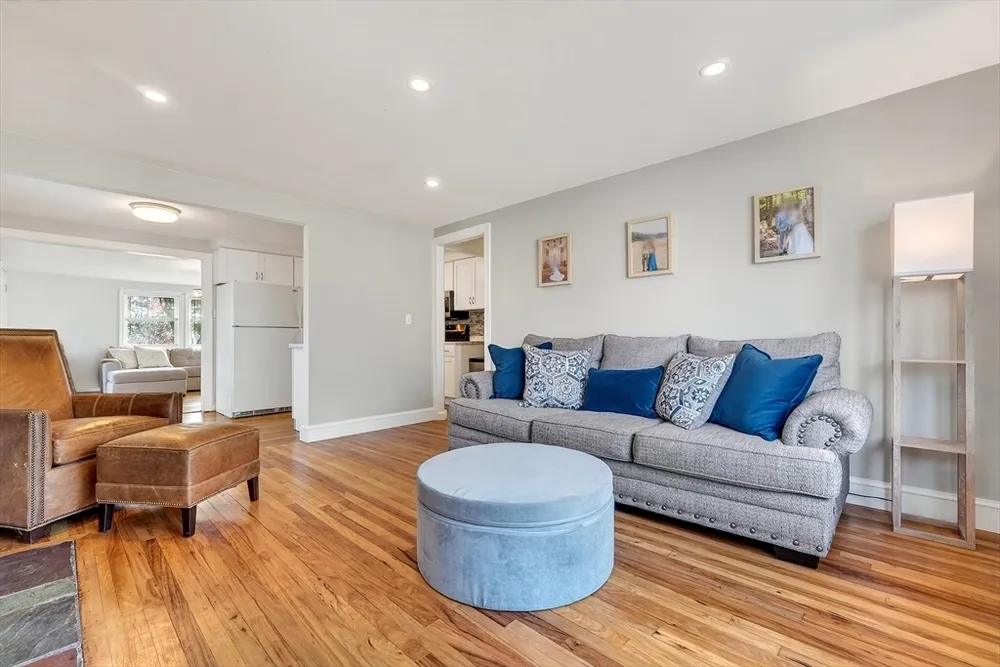 9 Valley Rd, Norwood, MA 02062