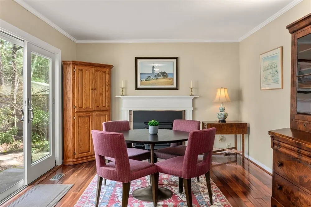 26 Buena Vista Rd, Wellesley, MA 02482