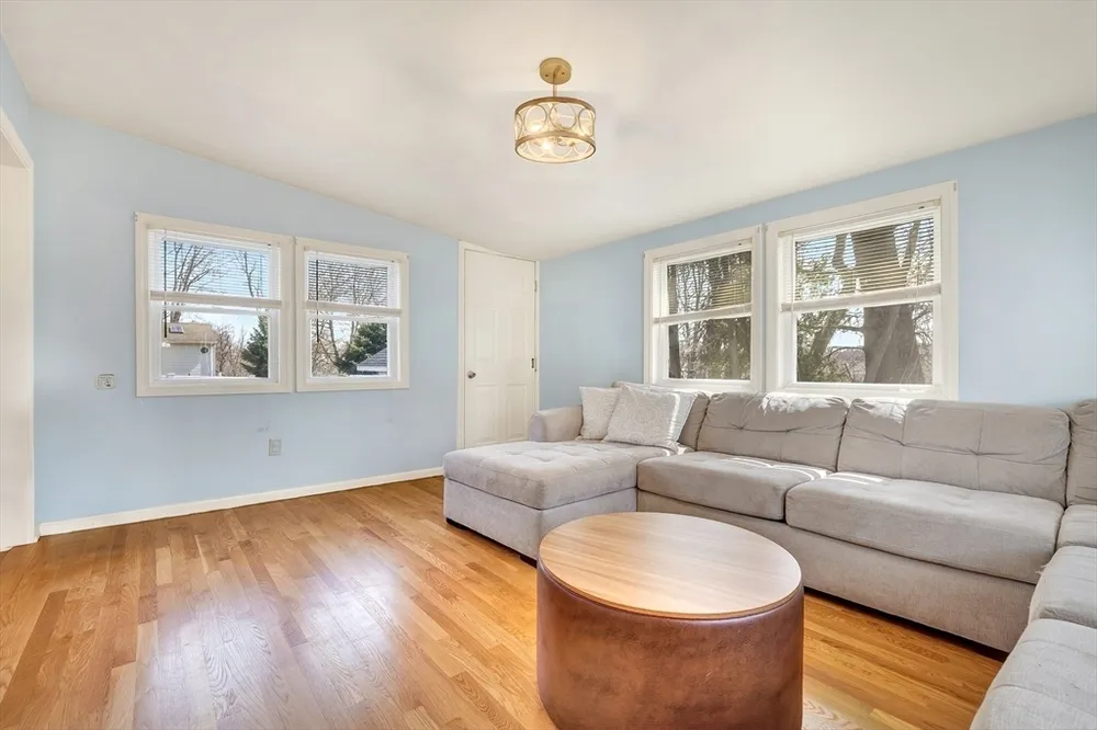 9 Valley Rd, Norwood, MA 02062