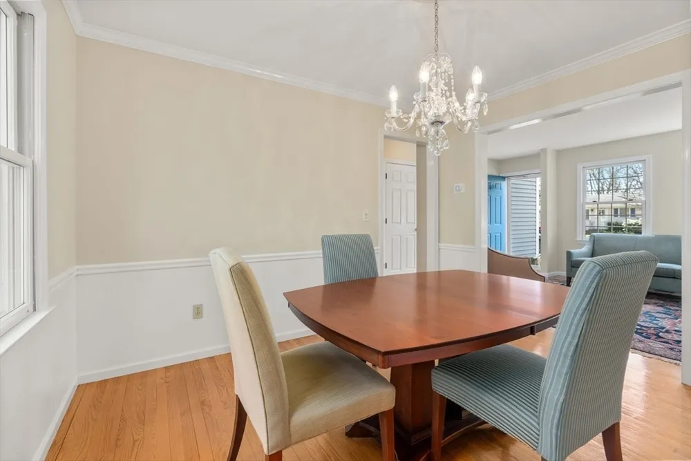 26 Buena Vista Rd, Wellesley, MA 02482