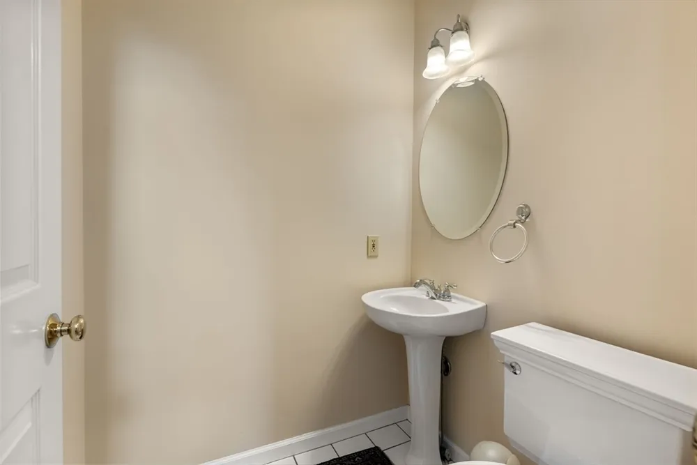 26 Buena Vista Rd, Wellesley, MA 02482