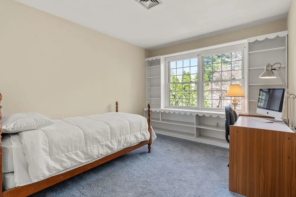 26 Buena Vista Rd, Wellesley, MA 02482