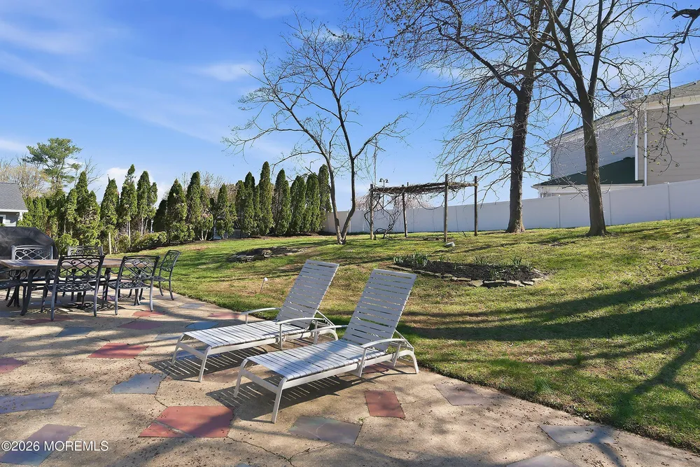 14 Koosman Dr, Leonardo, NJ 07737