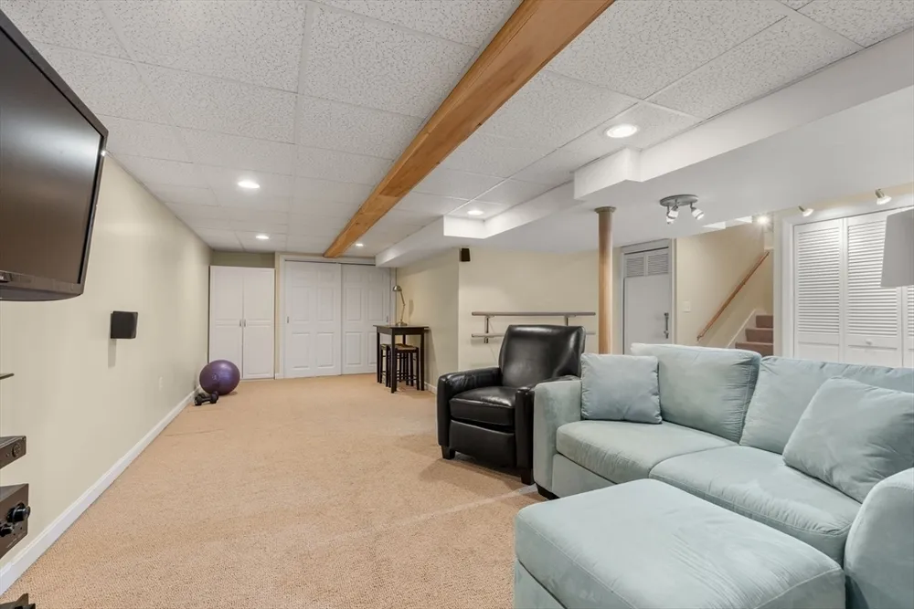 26 Buena Vista Rd, Wellesley, MA 02482