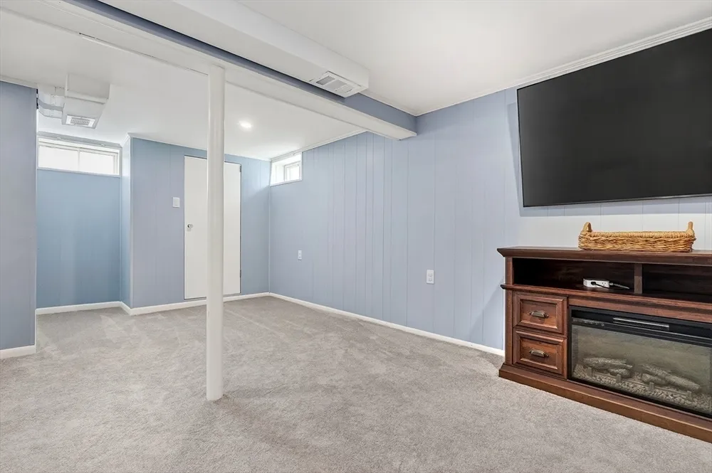 9 Valley Rd, Norwood, MA 02062