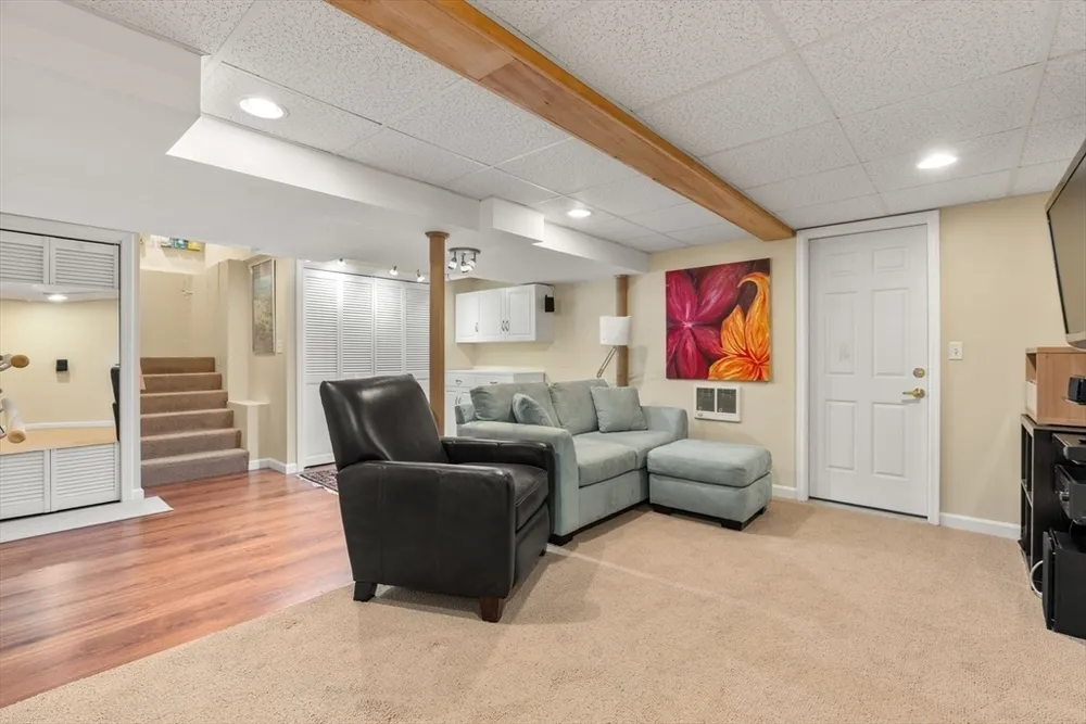 26 Buena Vista Rd, Wellesley, MA 02482