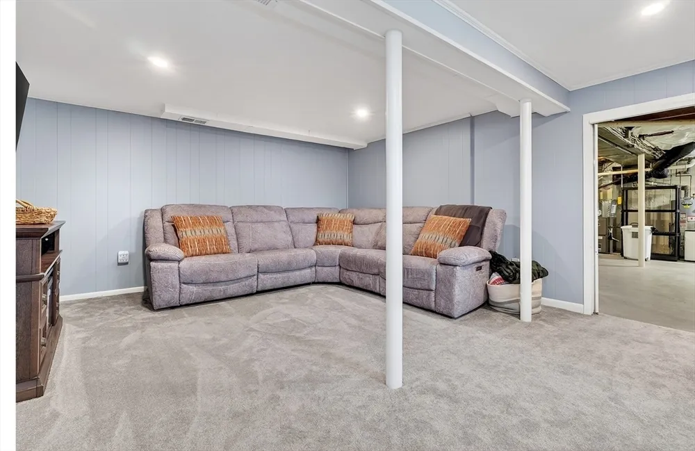9 Valley Rd, Norwood, MA 02062