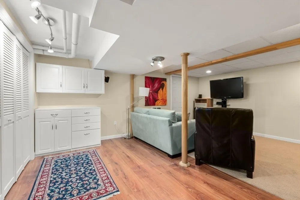 26 Buena Vista Rd, Wellesley, MA 02482