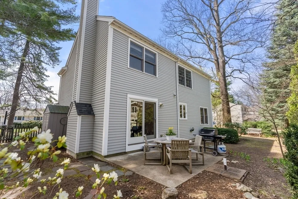 26 Buena Vista Rd, Wellesley, MA 02482