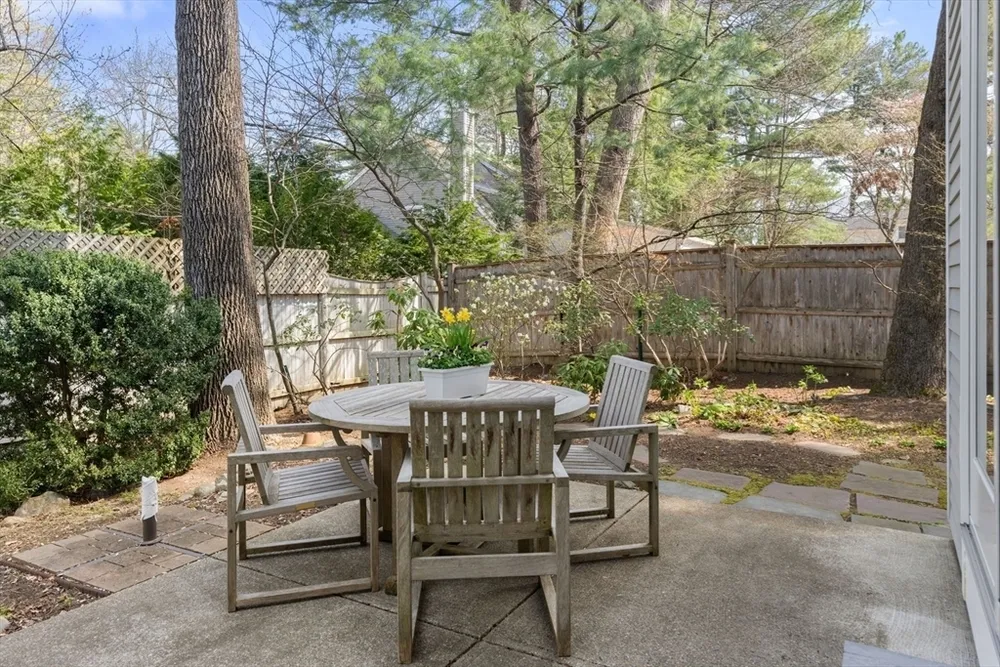 26 Buena Vista Rd, Wellesley, MA 02482