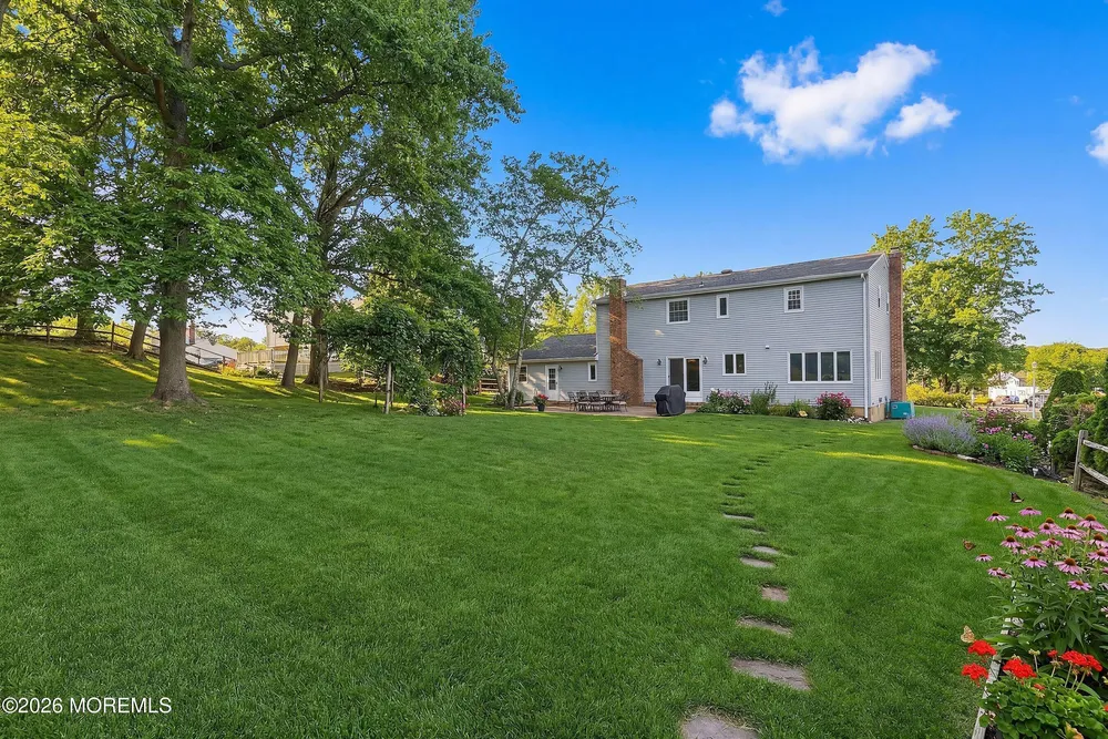 14 Koosman Dr, Leonardo, NJ 07737