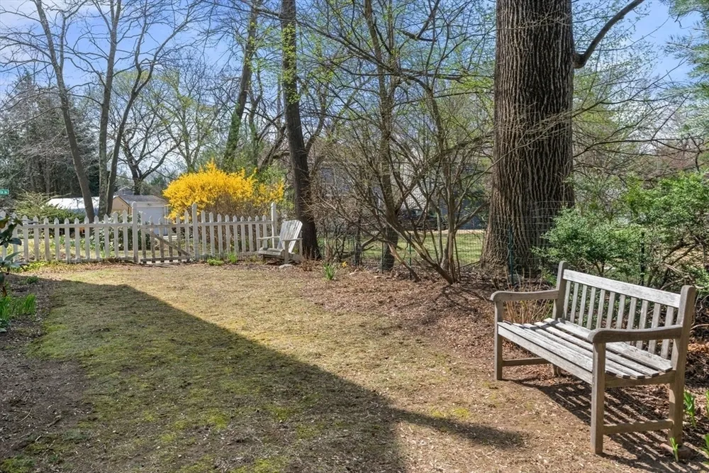 26 Buena Vista Rd, Wellesley, MA 02482