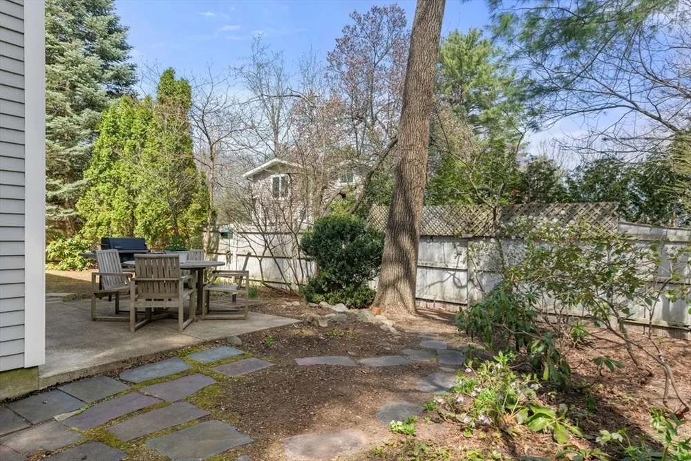 26 Buena Vista Rd, Wellesley, MA 02482