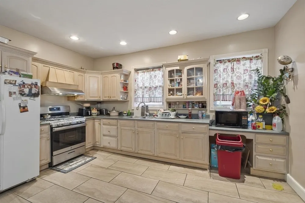 51 High Rock St, Lynn, MA 01902